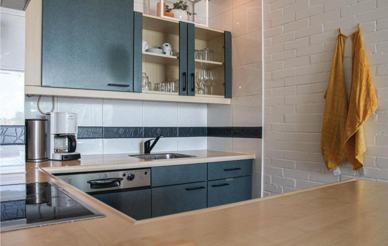 2 Bedroom Lovely Home In Броунисе Екстериор снимка