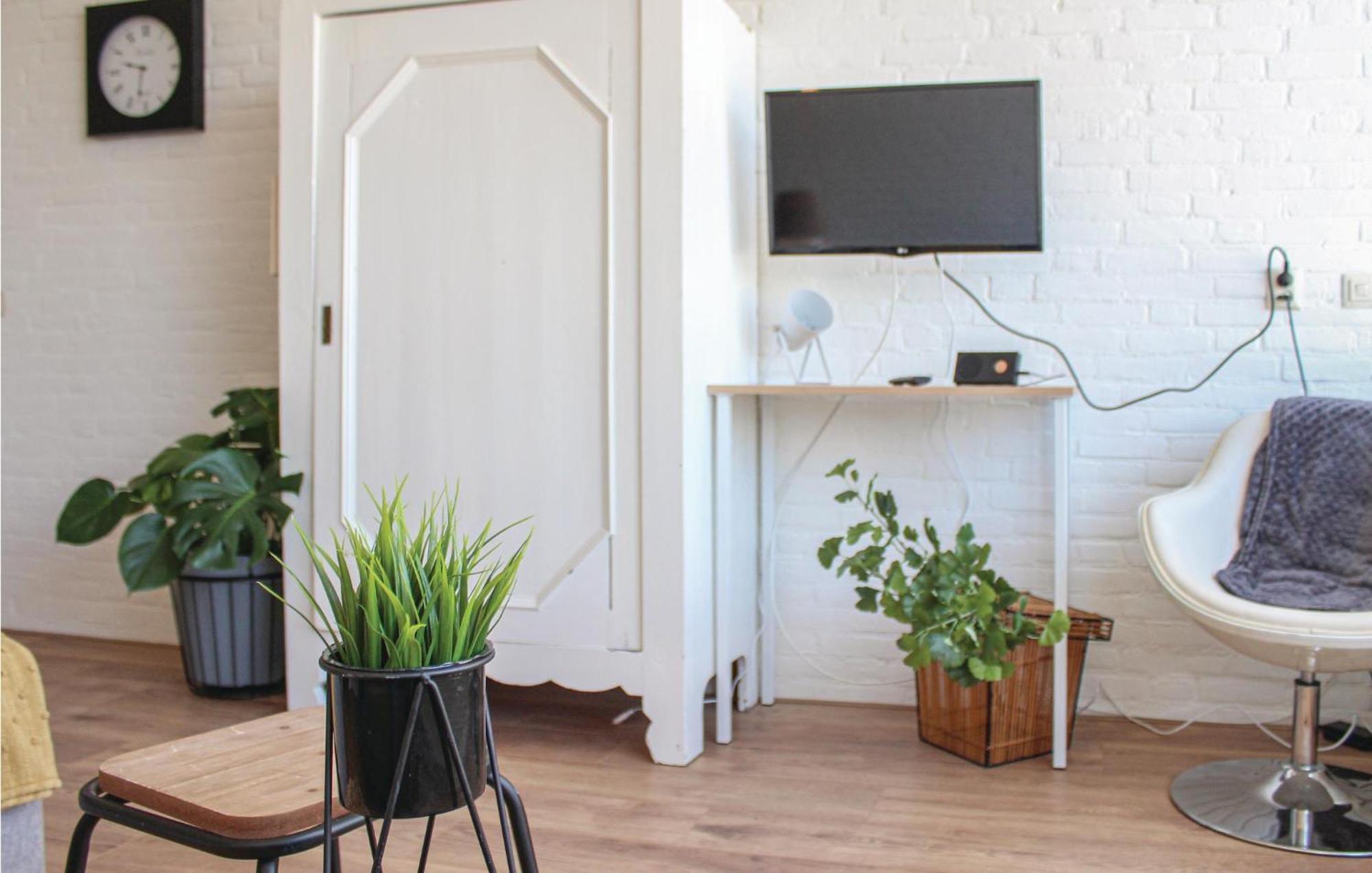 2 Bedroom Lovely Home In Броунисе Екстериор снимка